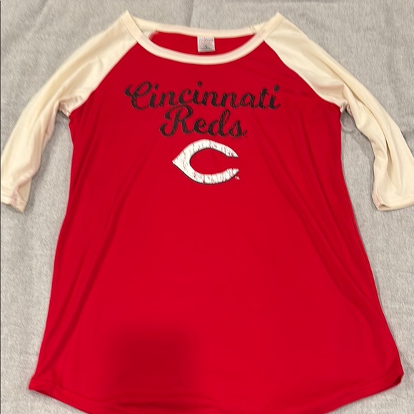 Cincinnati Reds Red Raglan Tee - Picture 1 of 3